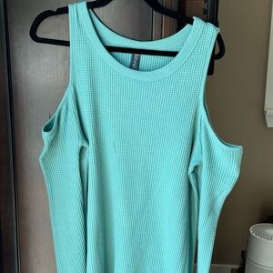 Open shoulder long sleeve top